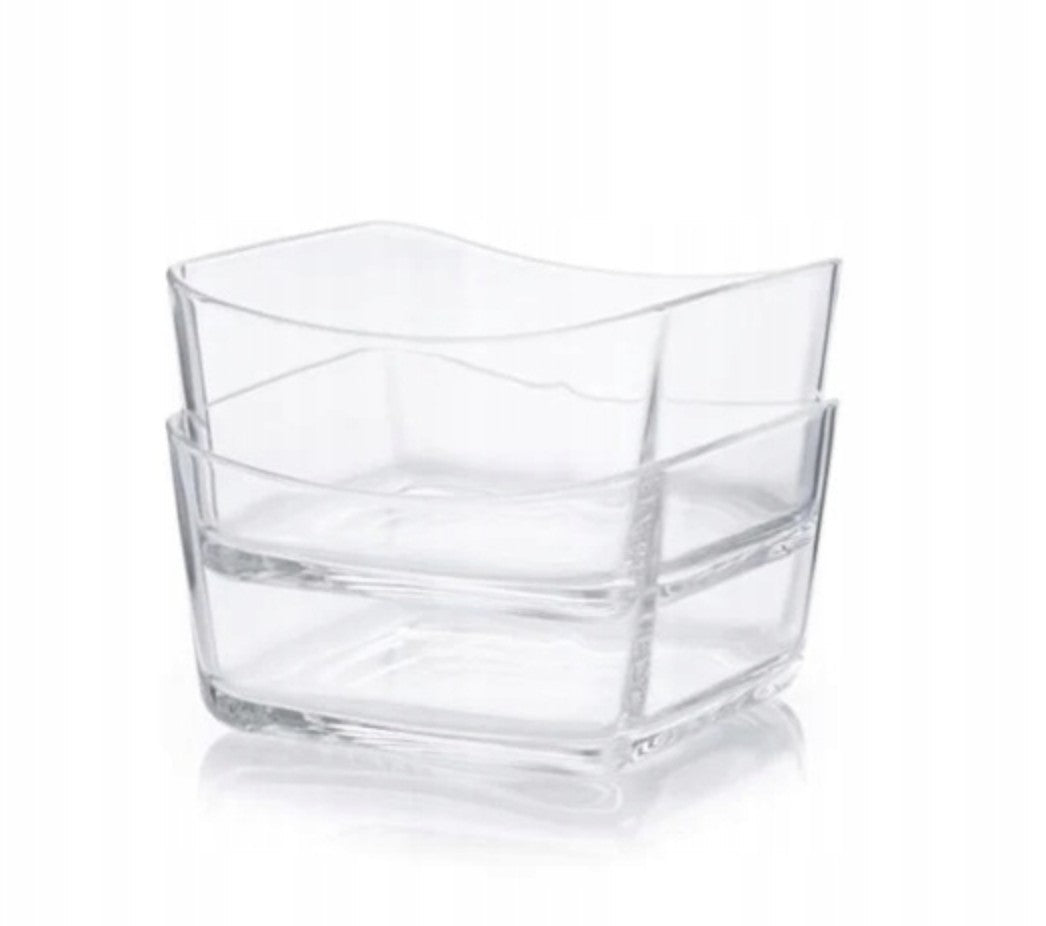 Set van 2 in elkaar gestapelde kristalglazen Amilio-schaaltjes van Blomus met golvend randje, op een witte achtergrond.