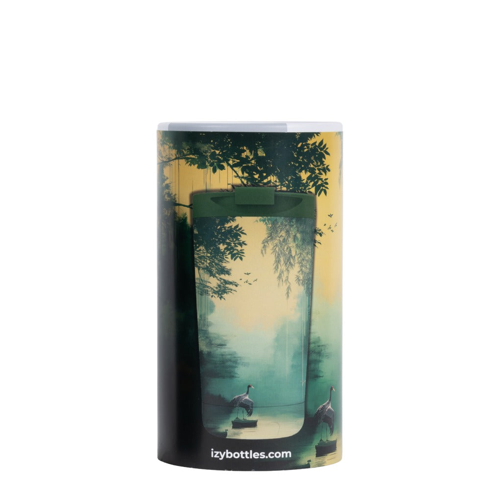 Verpakking van de IZY Thermosbeker Bamboo Glow met groen bamboe-landschap