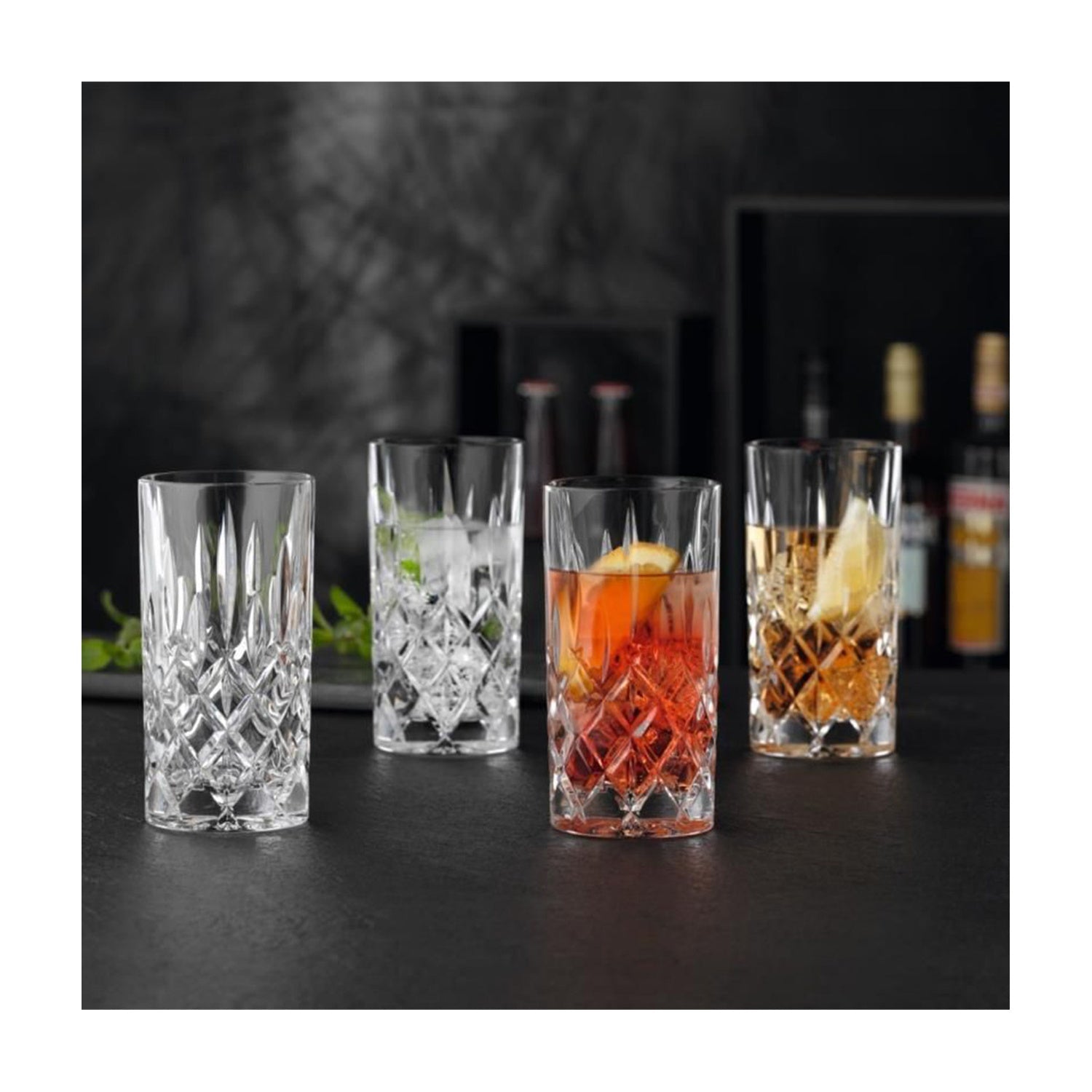 Nachtmann Noblesse longdrinkglazen gevuld met drankje op tafel
