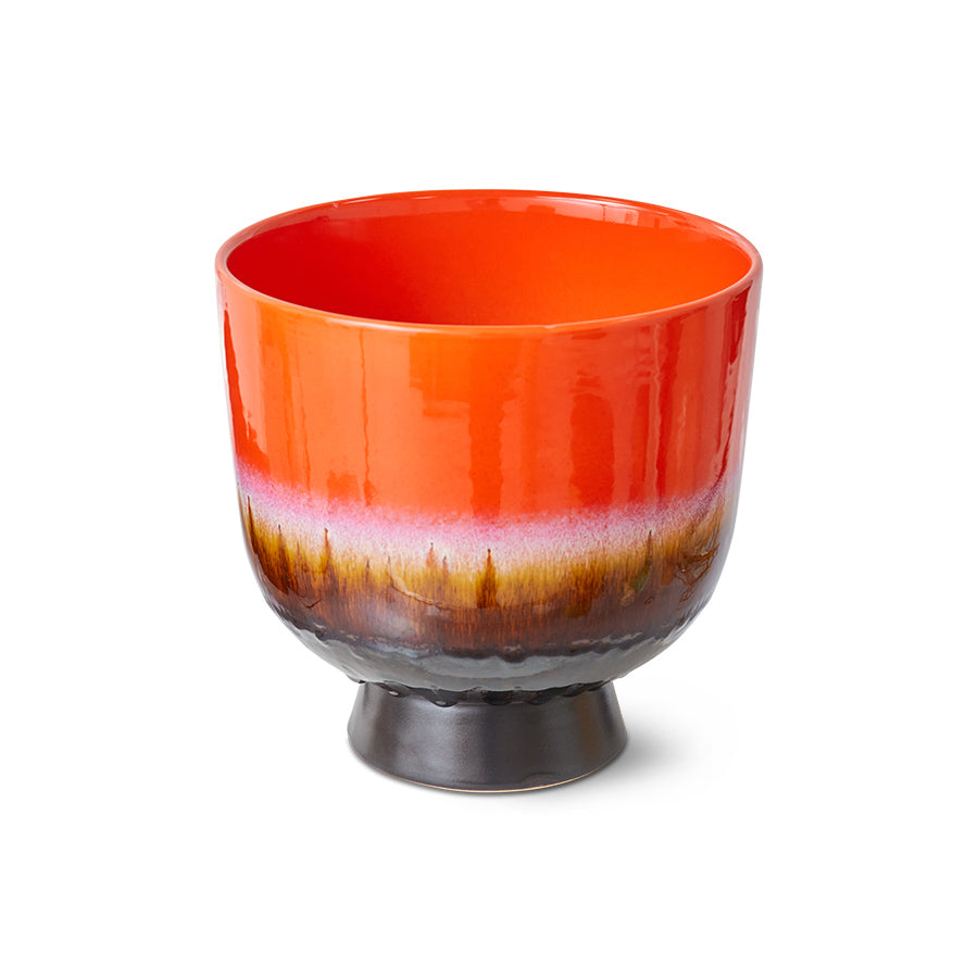HKLiving Retro Bloempot Cherry Red, hele pot met felrood-bruin glazuur op voetje