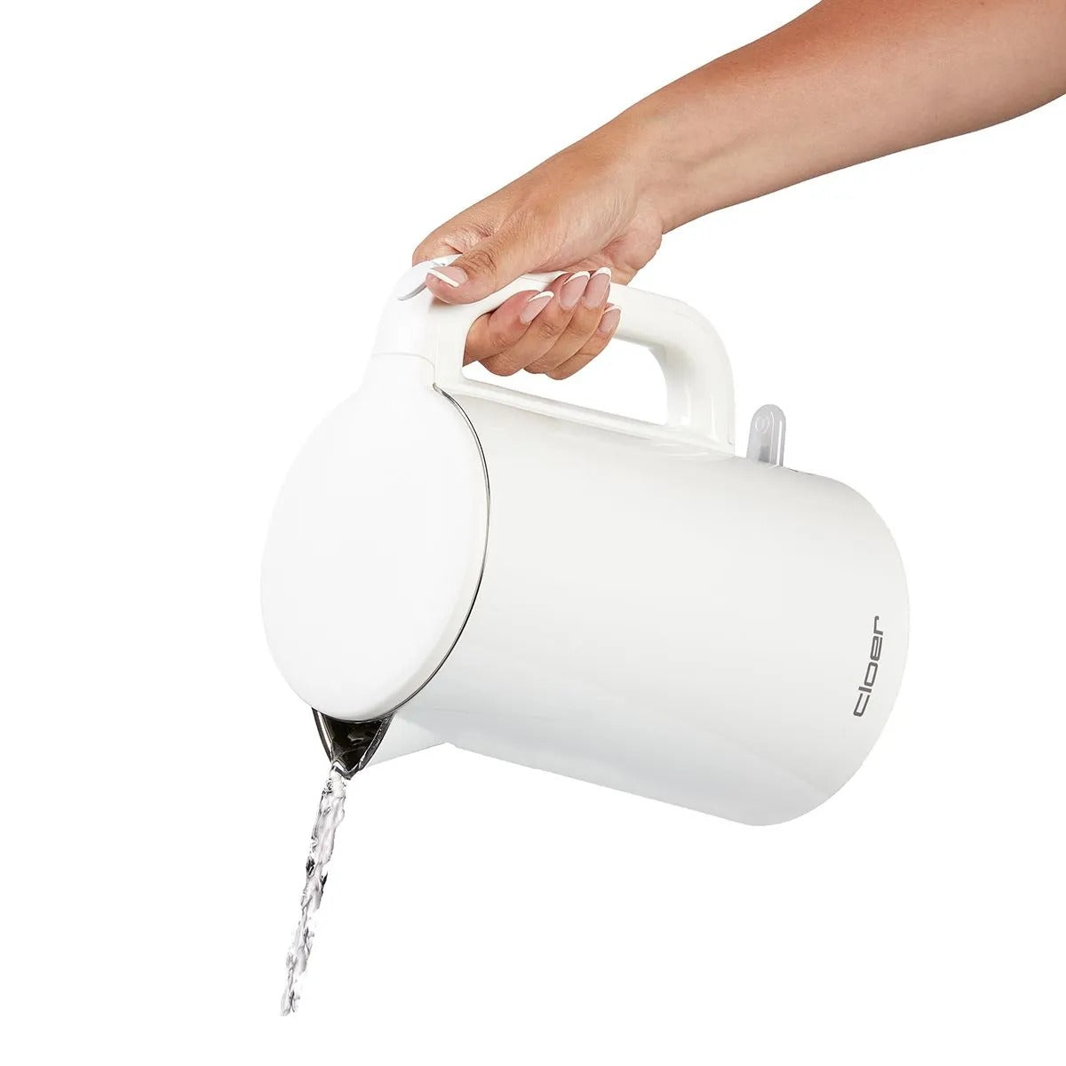 Cloer Waterkoker Dubbelwandig 1,5 liter (wit) waarbij water uit de tuit wordt geschonken, hand aan de handgreep