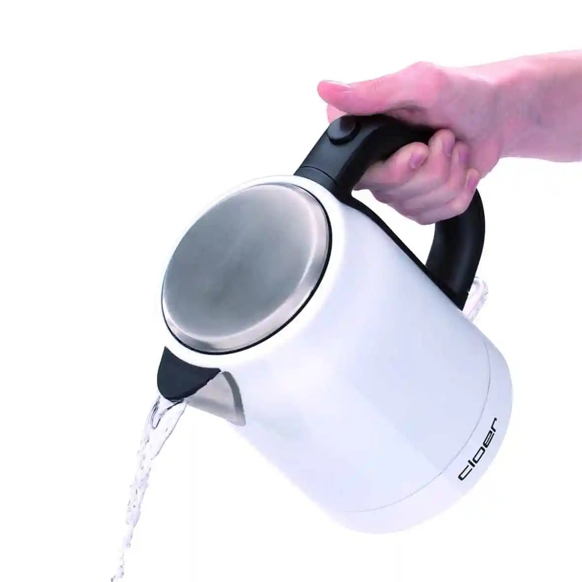 Cloer Waterkoker 1 liter (wit), een hand schenkt kokend water uit de tuit