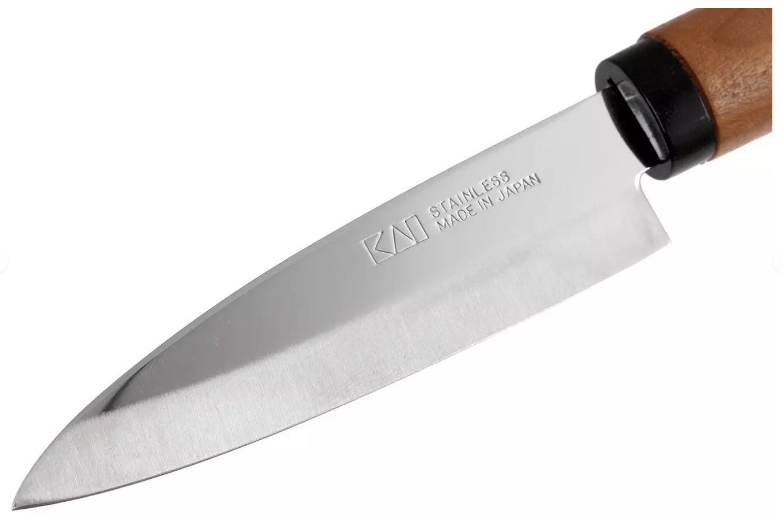 Kai Fruitmes met hoesje, close-up van het RVS lemmet met KAI-gravure 'Stainless Made in Japan'