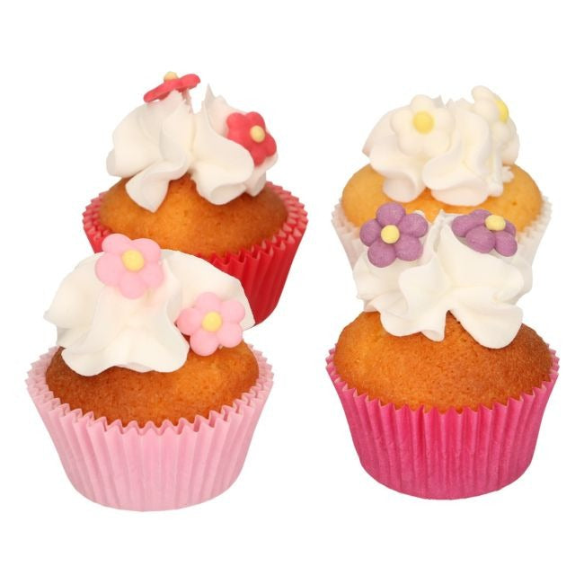 Cupcakes versierd met suikerbloemen in roze, wit en paars
