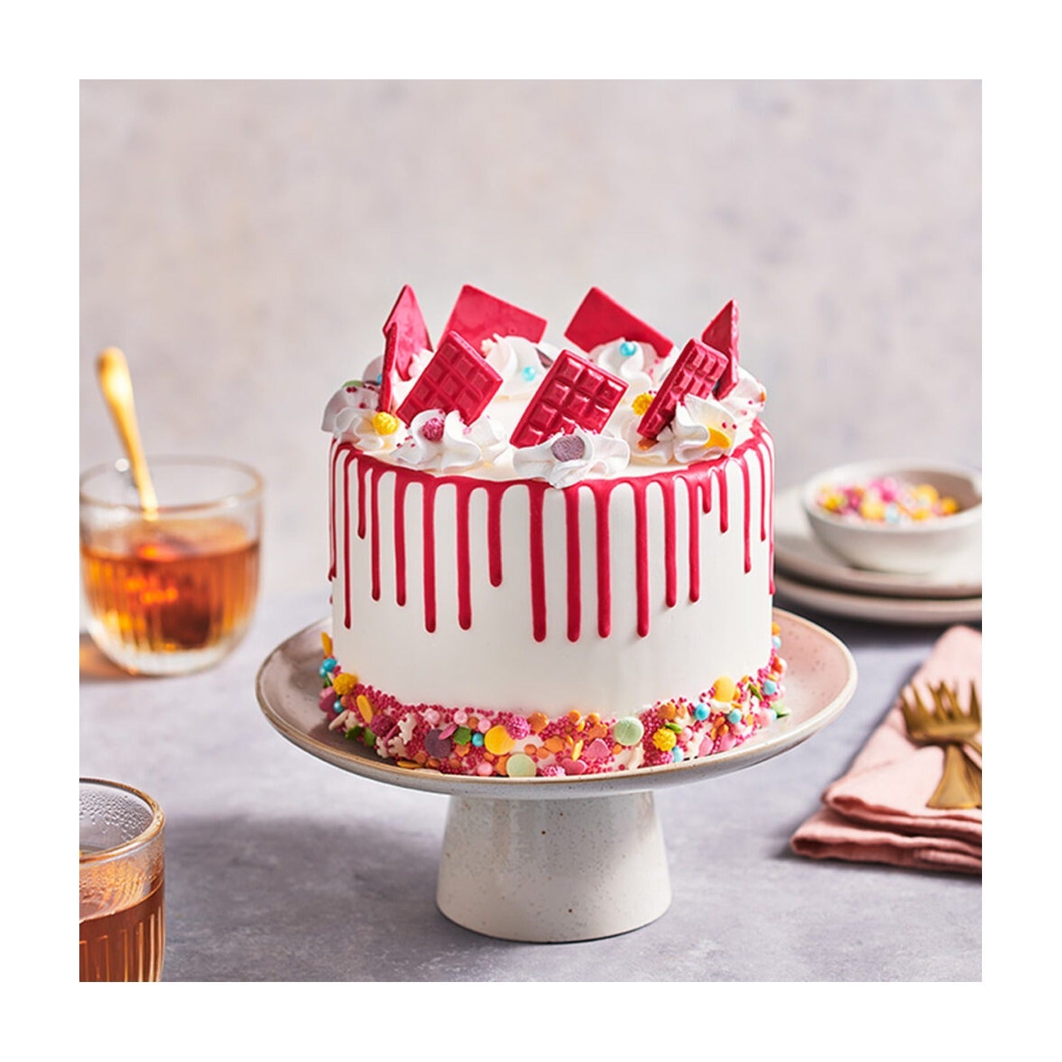 FunCakes Choco Drip Hot Pink - 180 gram op witte achtergrond