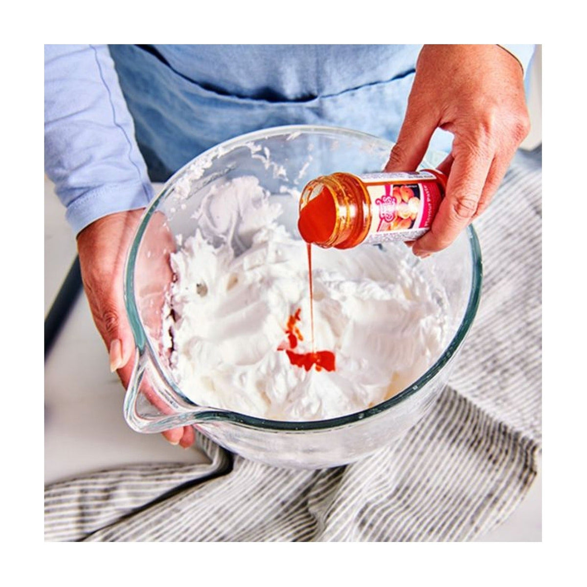 FunCakes Smaakpasta Creamy Caramel - 100 gram op witte achtergrond