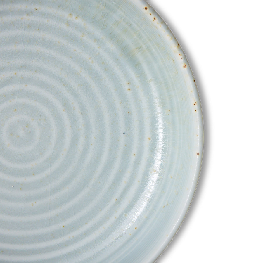 HKLiving Chefs Ceramics Diep bord L Soft Blue, close-up van de glazuurrand
