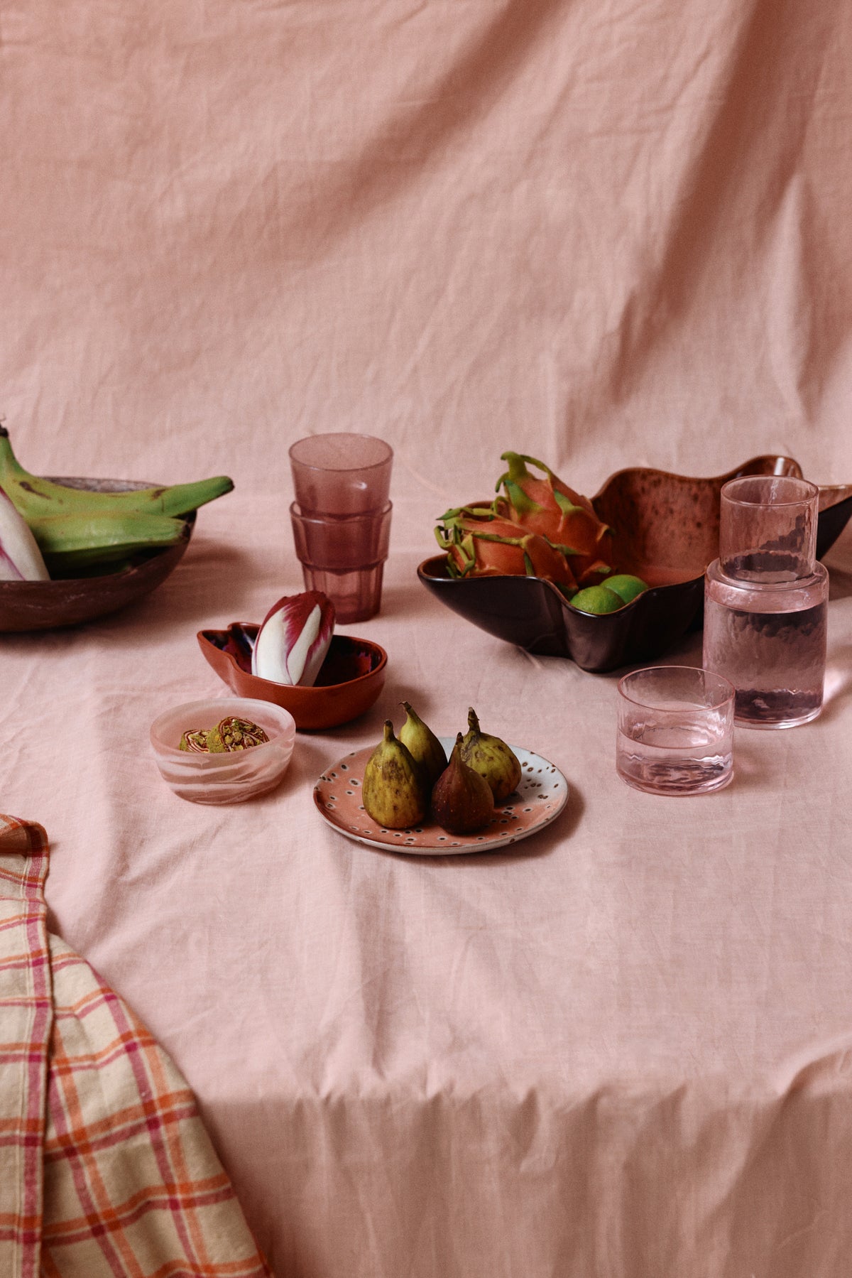 HKLiving Shell Tapasschaal Dragonfruit op tafel met vijgen en glaswerk