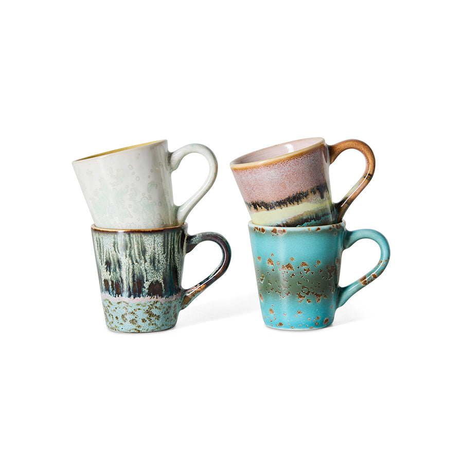 HKLiving 70's Espressokopje Softness Birthstone naast een andere kleur uit de set