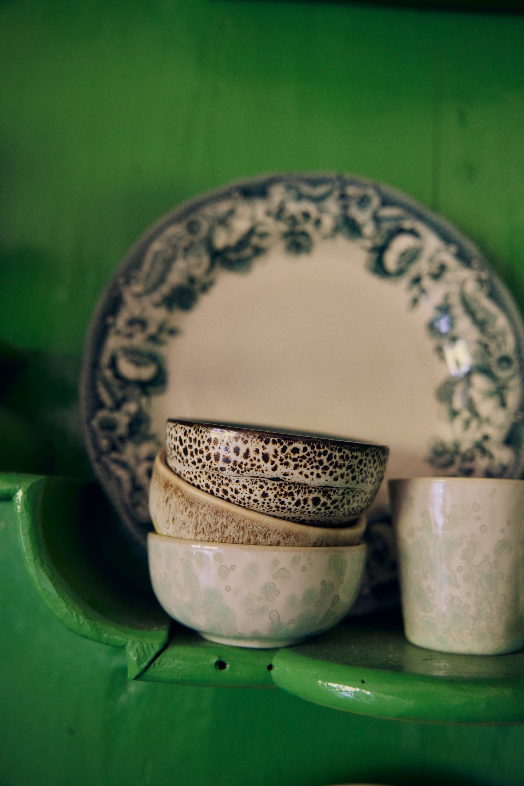 HKLiving 70's Schaaltje XS Caramelized Lotus op een bord