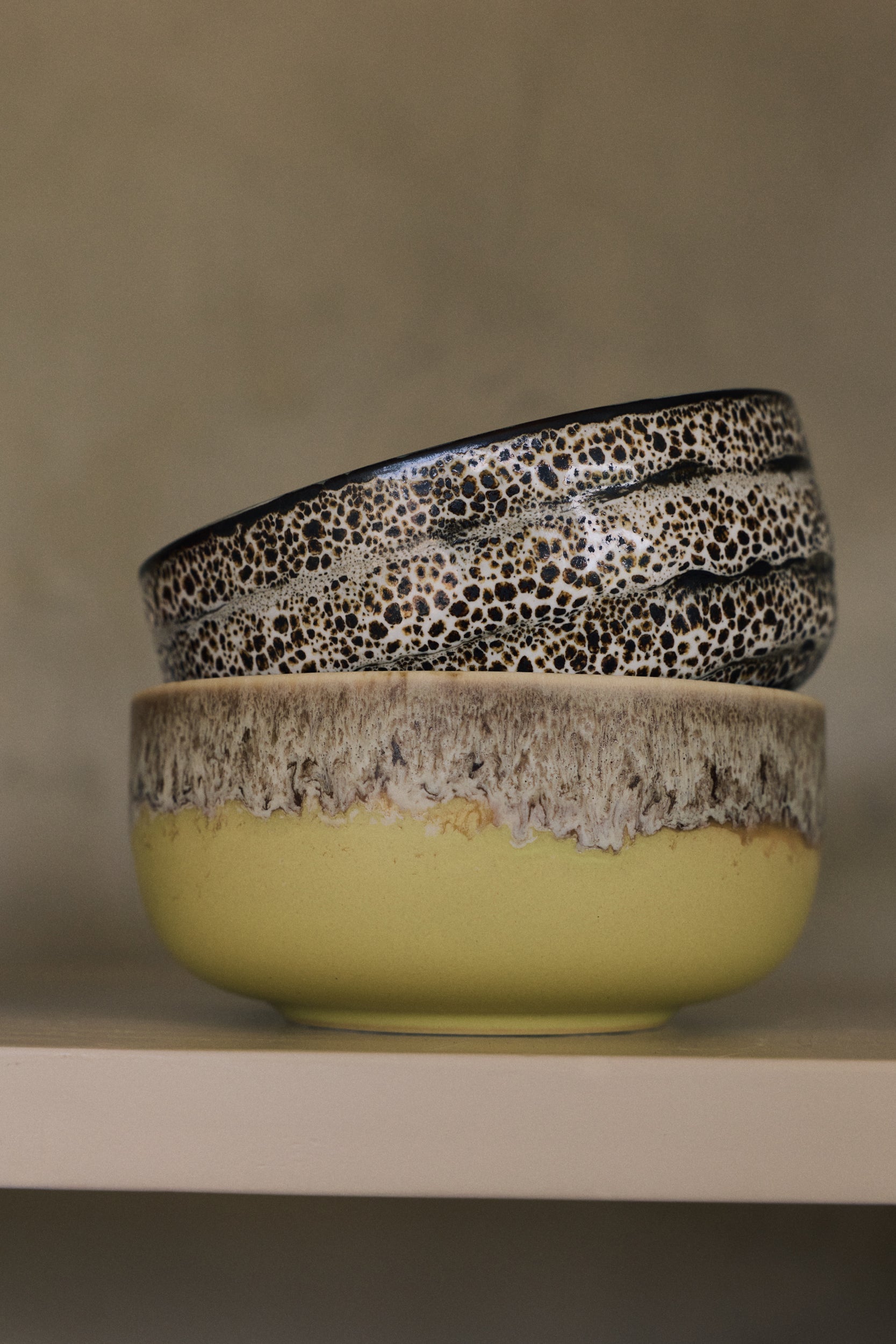 HKLiving 70's Dessert Bowl Grand Brew, 2 kommen gestapeld van bovenaf