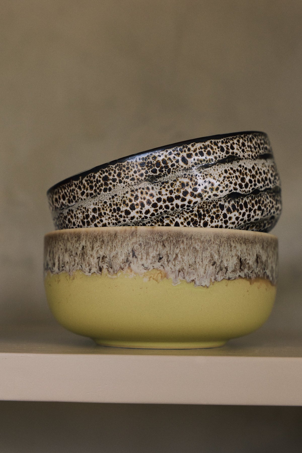 HKLiving 70's Dessert Bowl Grand Custard, 2 kommen gestapeld van bovenaf