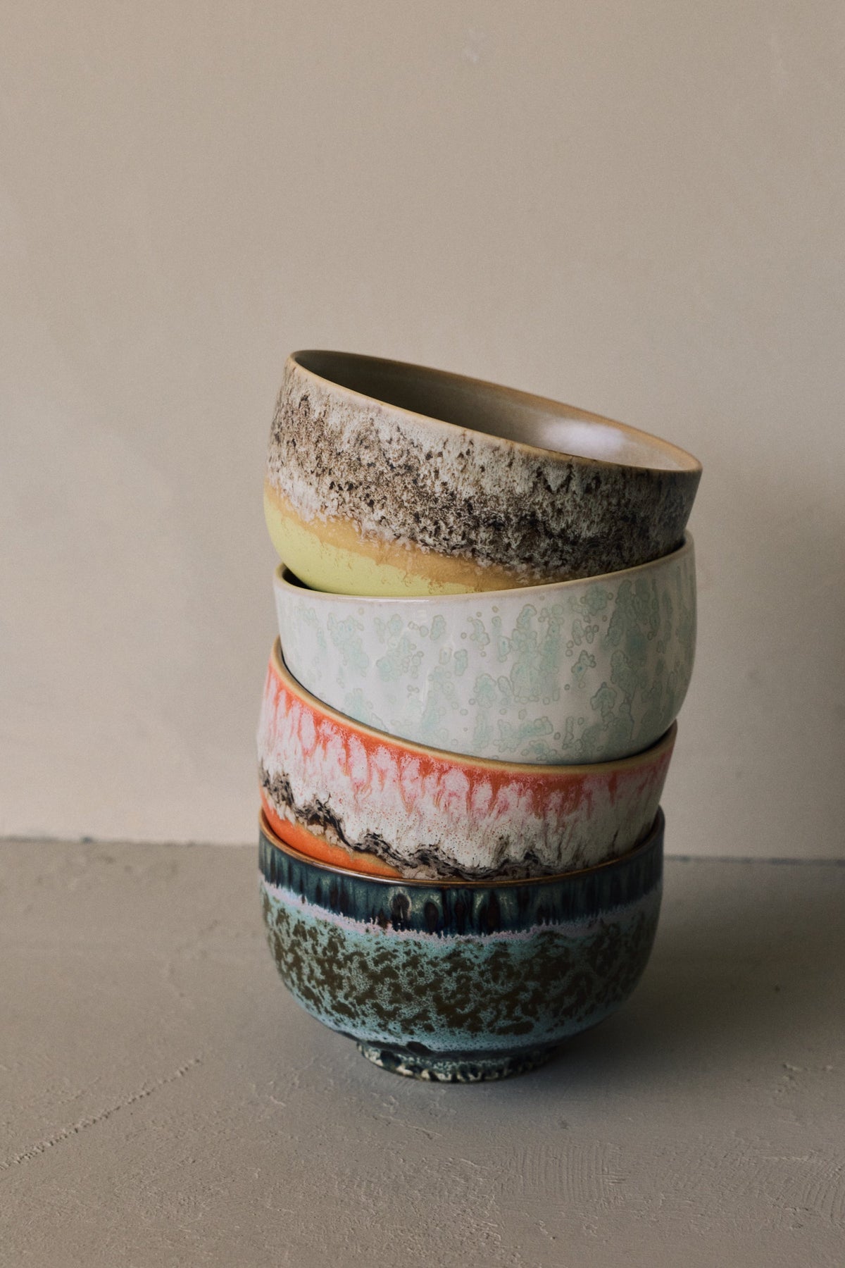HKLiving 70's Noodle Bowl Sunset Birthstone, 2 kommen gestapeld van bovenaf