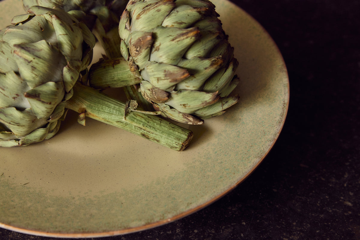 HKLiving 70's Fruitschaal plat Softness gevuld met artisjokken