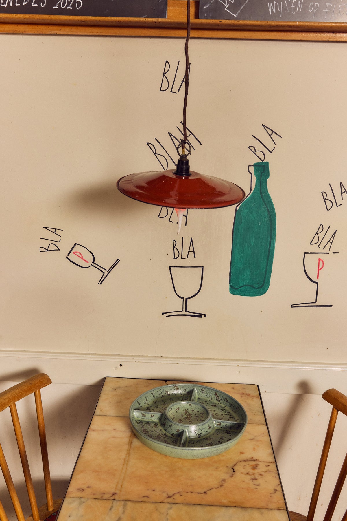 HKLiving 70's Snackschaal Minty, sfeerillustratie van een gedekte tafel