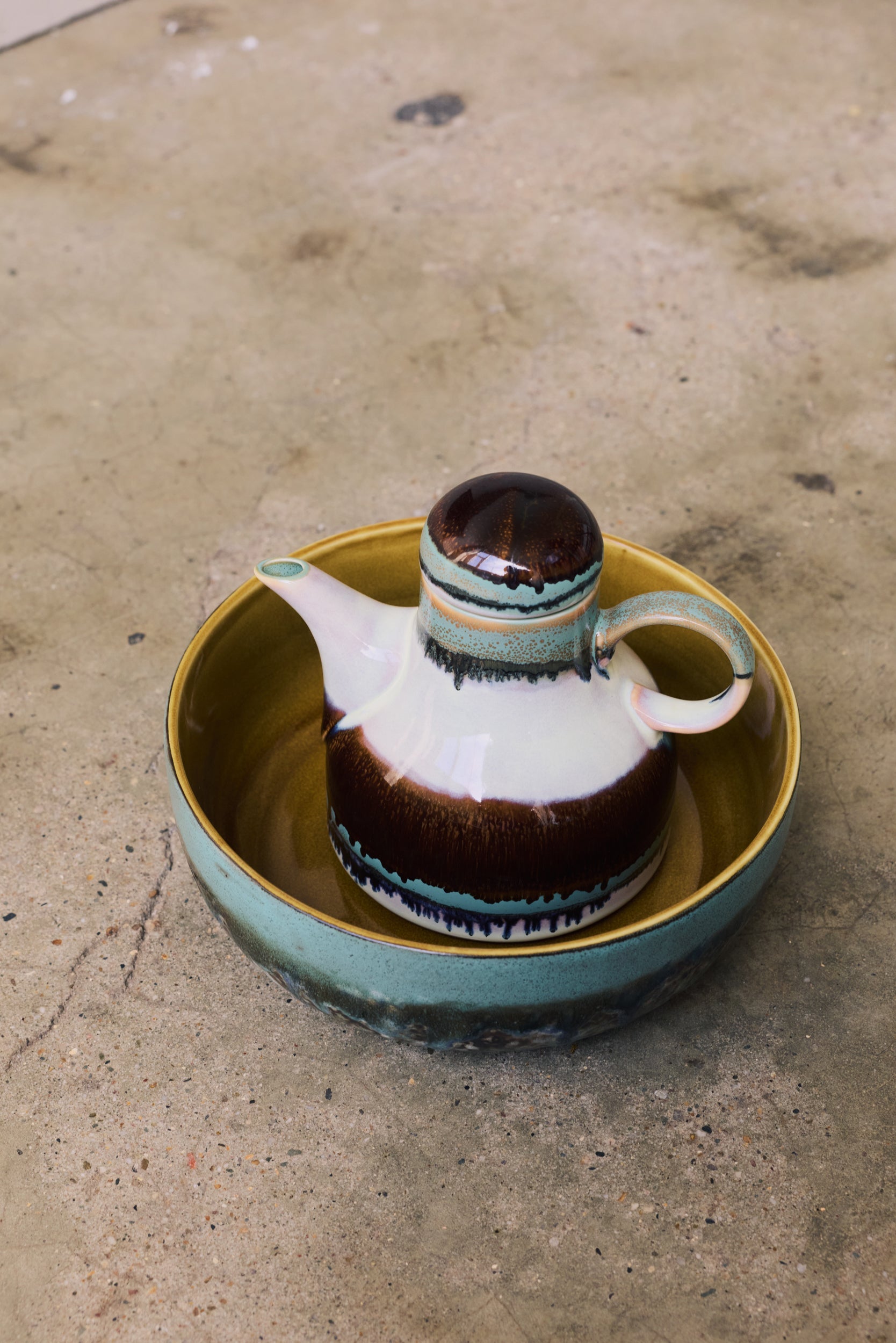 HKLiving 70's Koffiepot Chocolate met kop en schotel