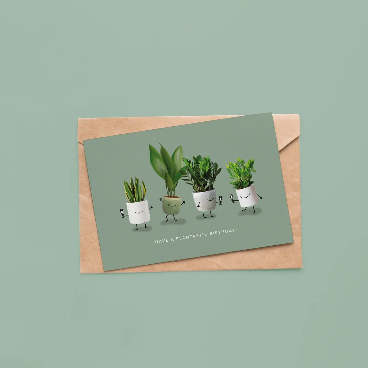 Opengeslagen verjaardagskaart met vier plantenbakjes met gezichtjes en de tekst 'Have a plantastic birthday!' eronder.