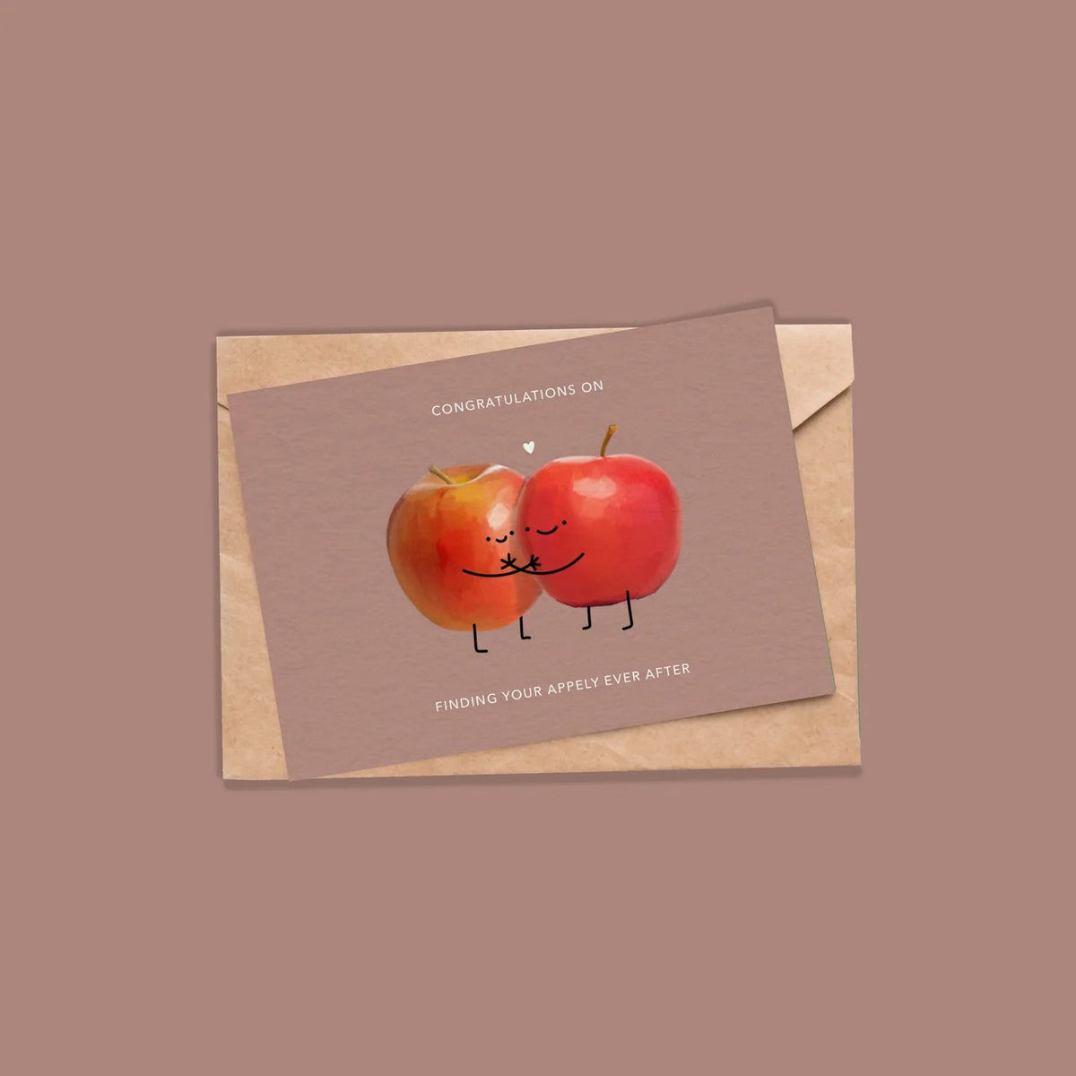 Trouwkaart van Depre Design met twee kussende appels en de tekst "Congratulations on finding your appely ever after" op een mauve achtergrond.