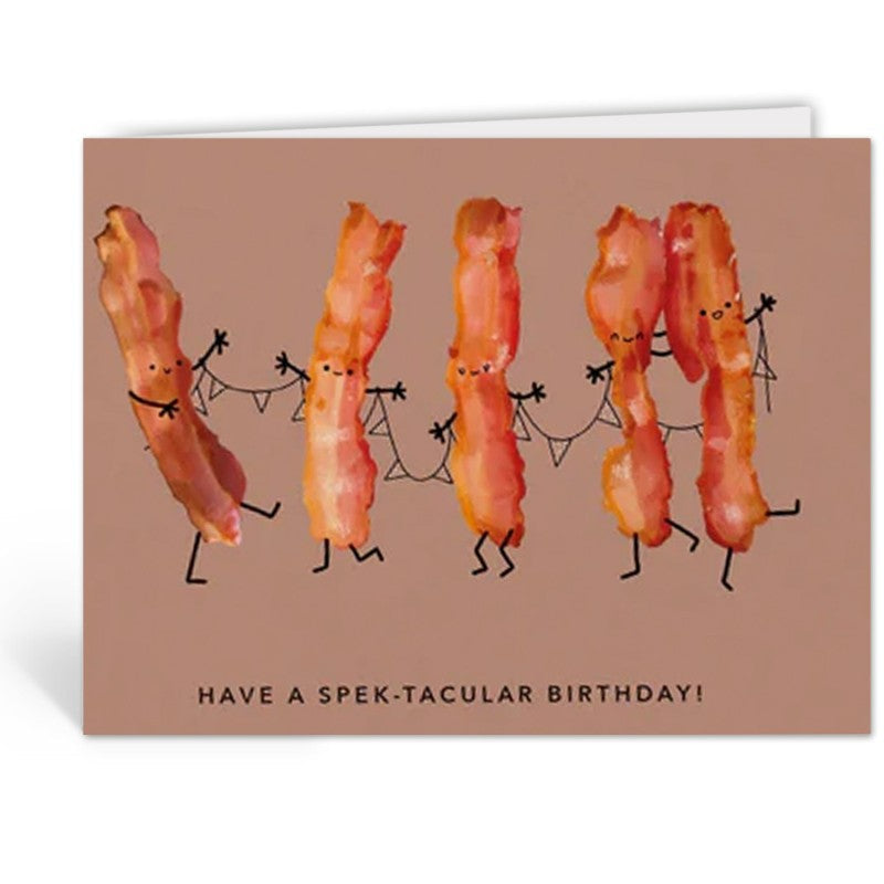 Taupe verjaardagskaart met dansende spek-illustraties, liggend op een kraftpapieren envelop.