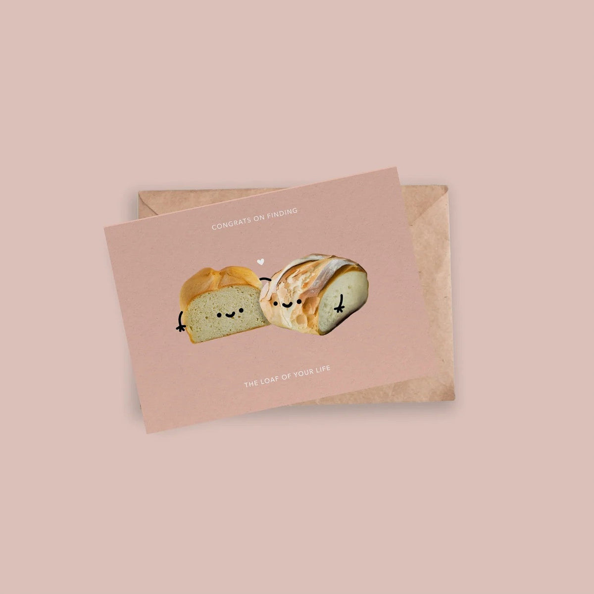 Wenskaart Depre Design met twee broden en tekst "Congrats on finding the loaf of your life", op een kraft envelop
