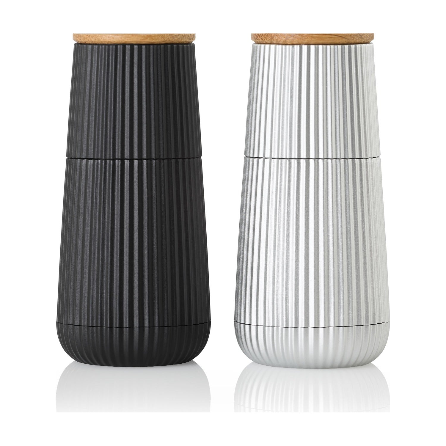 AdHoc Scape Peper- en Zoutmolen Zwart en Zilver - 13 cm op witte achtergrond