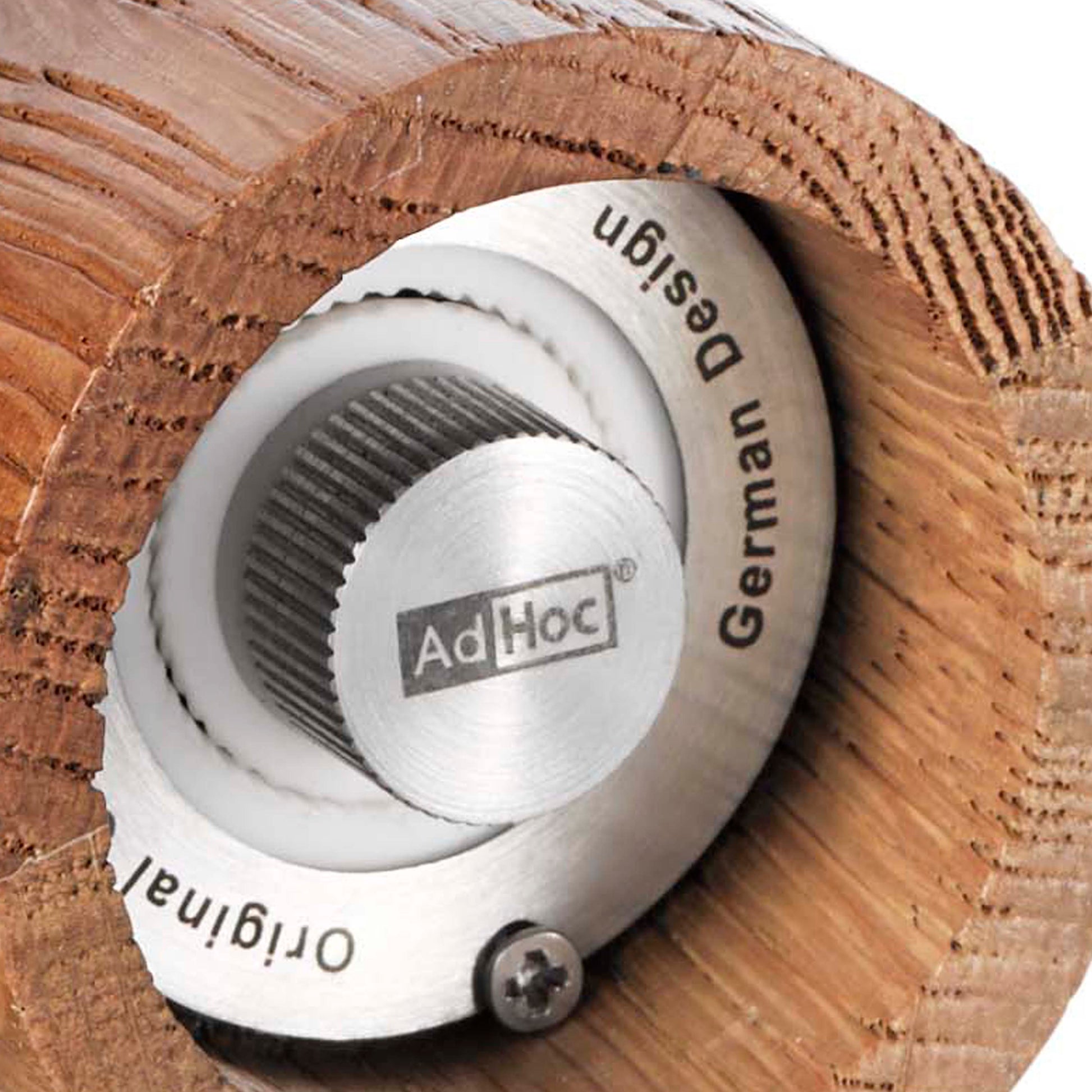 Detailopname van het RVS maalwerk van een AdHoc Textura molen met tekst Original German Design