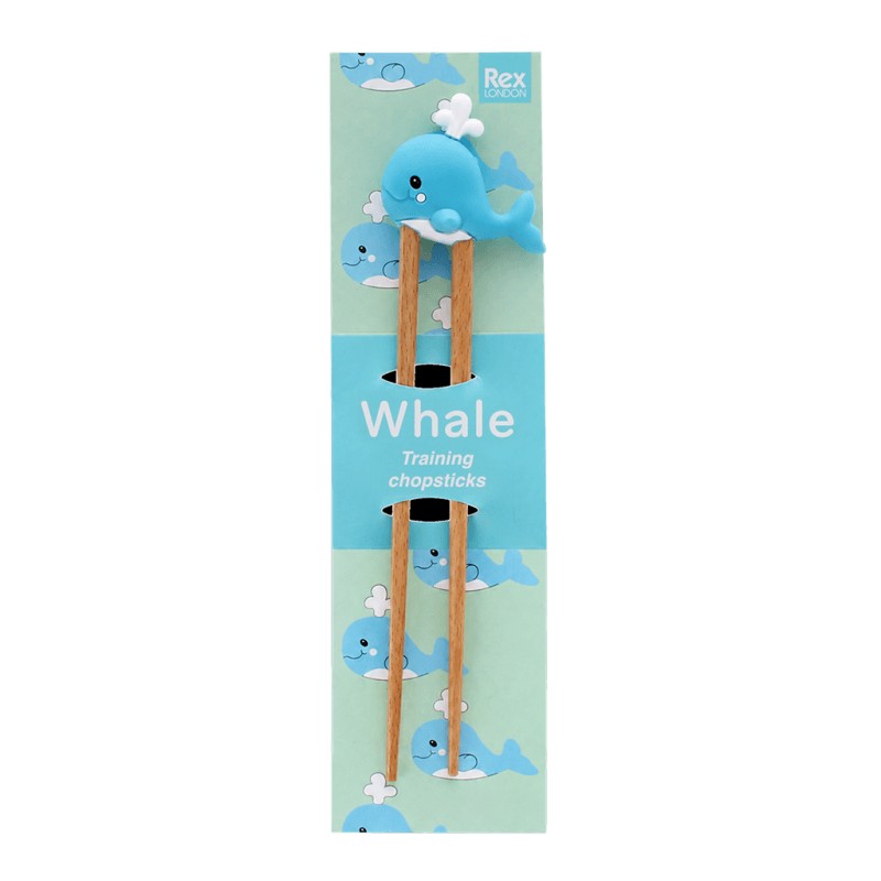 Oefeneetstokjes met blauwe walvis op de kartonnen verpakkingskaart met de tekst Whale Training chopsticks en het Rex London-logo