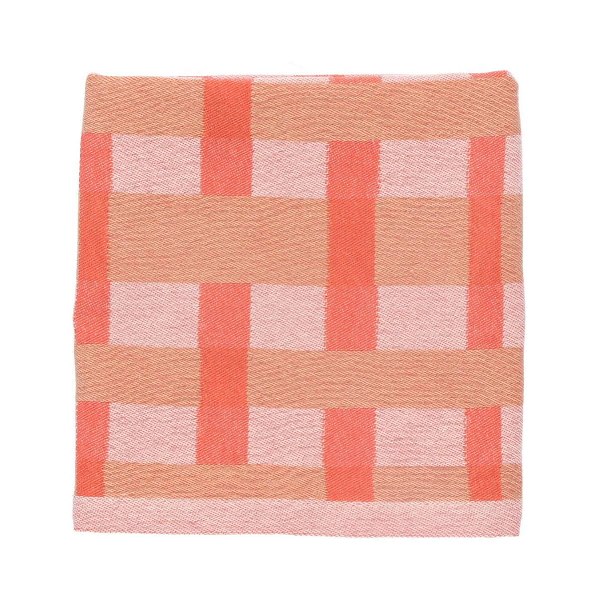Theedoek Geometric Sofia - Coral, opgevouwen met brede perzikkleurige en koraalrode banden op lichtroze