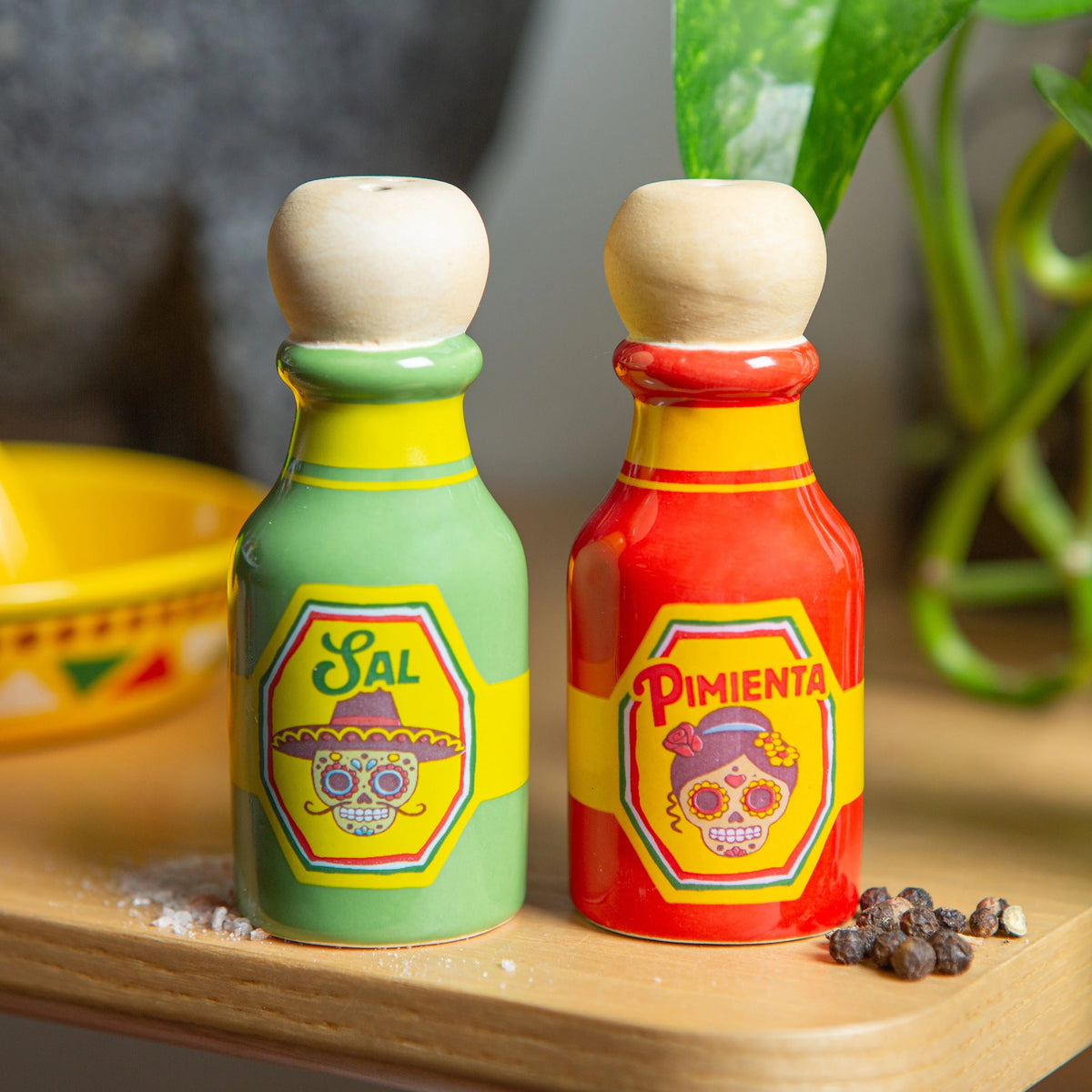 Kikkerland Peper- en Zoutstel Hot Sauce, sfeerbeeld
