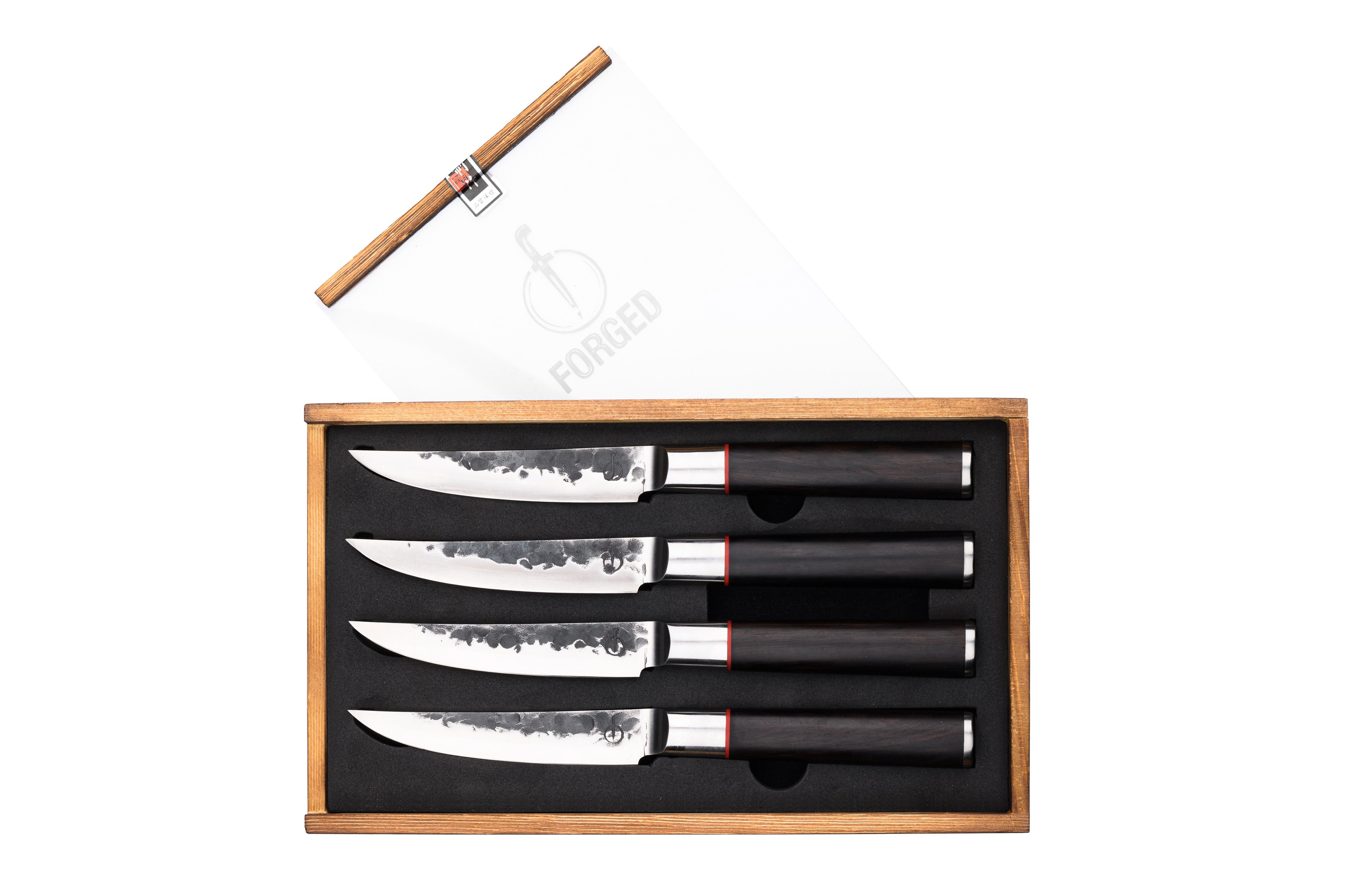 Forged Sebra Steakmessen 4-delig op witte achtergrond
