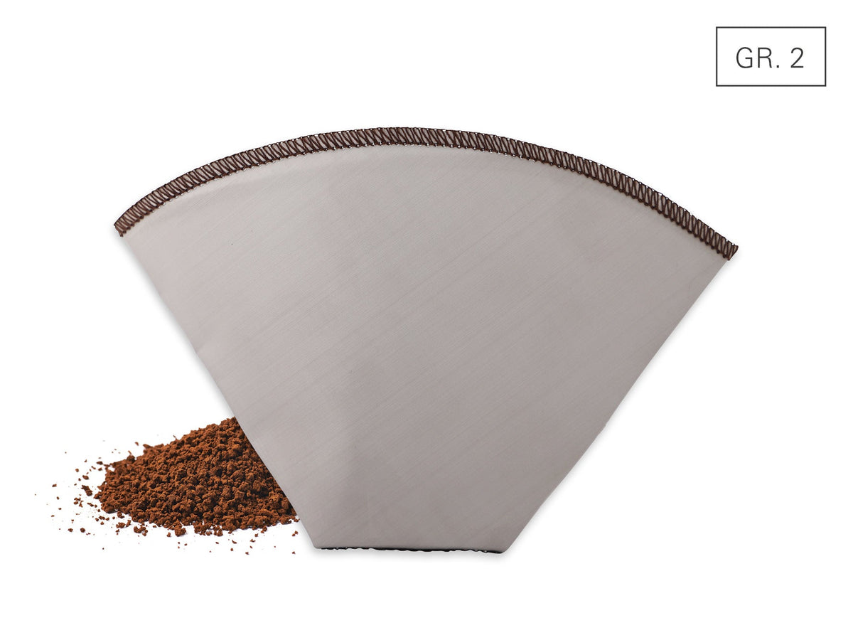 Weis Permanente Koffiefilter Opvouwbaar - Maat 2 op witte achtergrond met een hoopje gemalen koffie