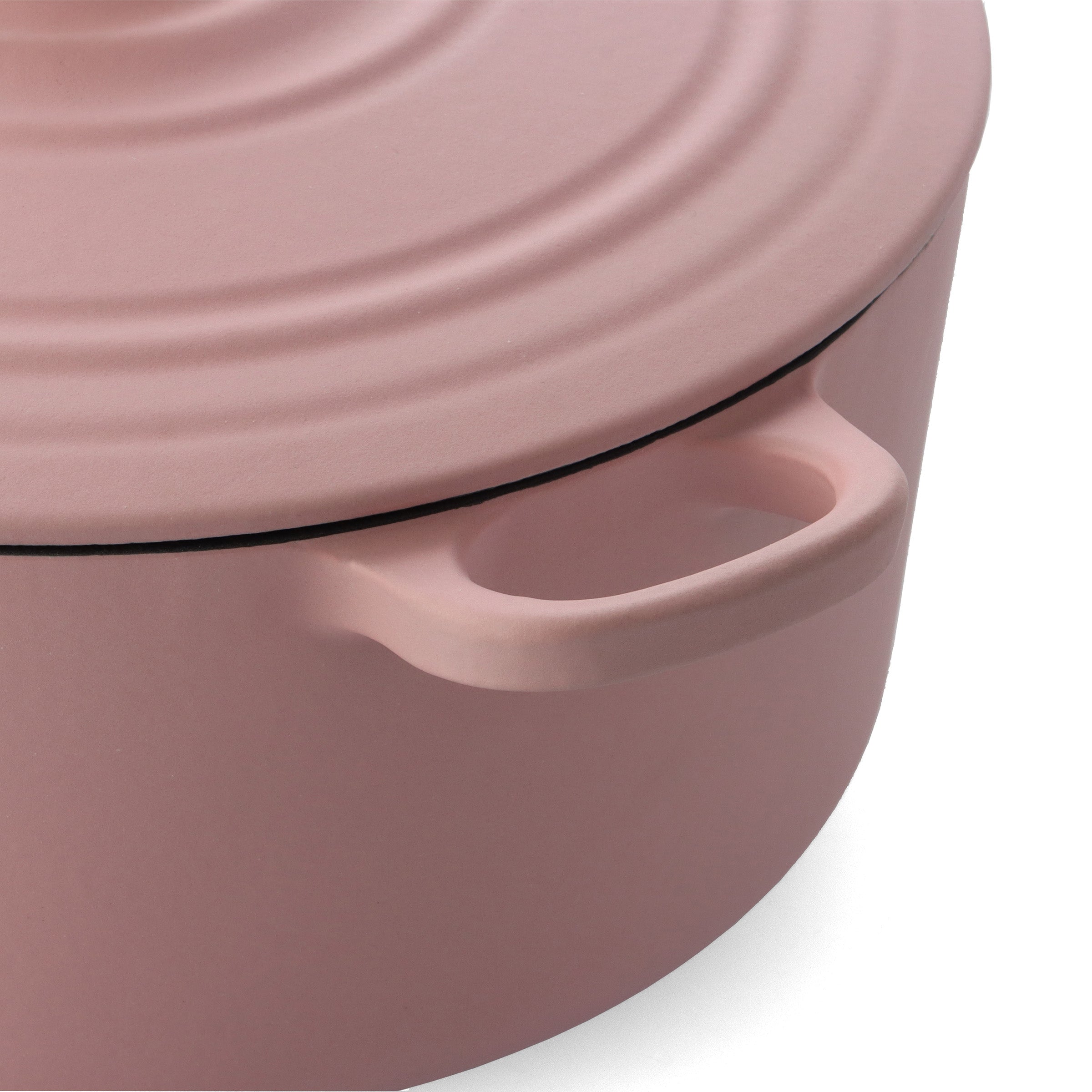 Detailopname van het oor en de deksel van de roze BK Bourgogne braadpan