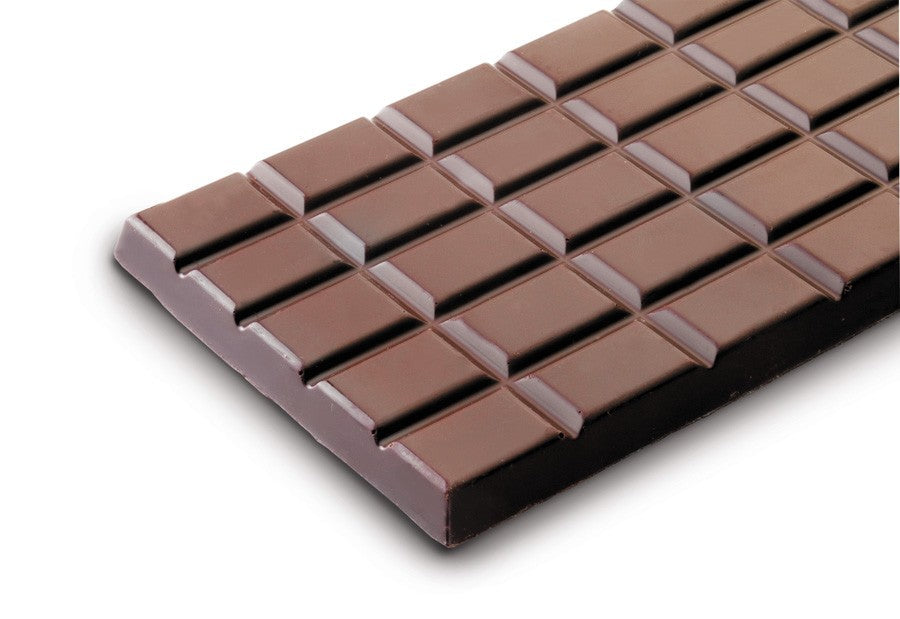Ibili Chocoladereepvorm Mini, close-up van de gevormde chocoladereep met vierkante blokjes