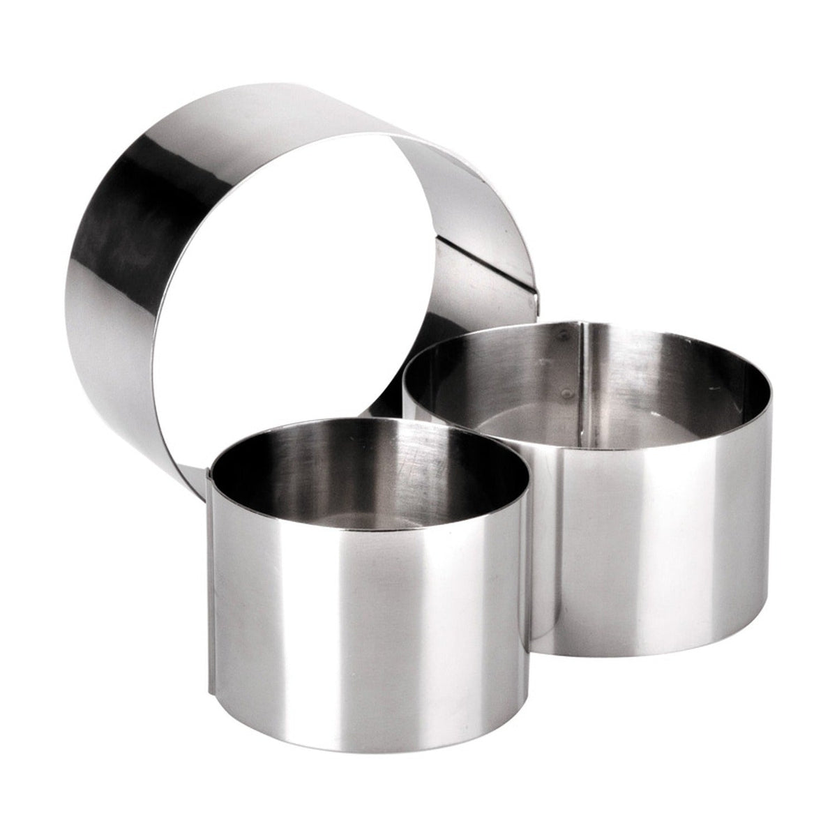 Ibili Kookring, roestvrijstalen ring naast twee andere formaten kookringen op witte achtergrond.