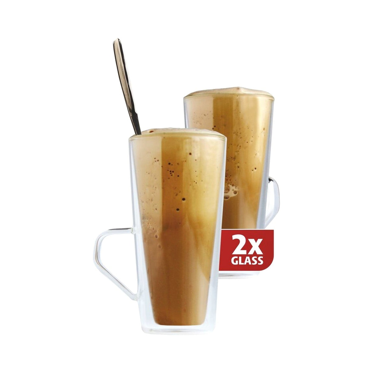 Twee hoge dubbelwandige glazen met schuimende koffie en een lange lepel
