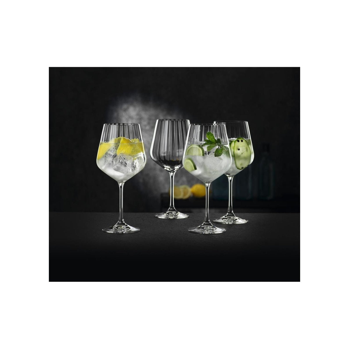 Nachtmann gin-tonicglazen gevuld met gin-tonic, limoen en munt